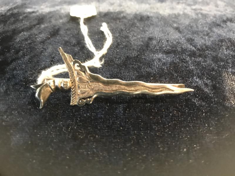 Kriss silver tie pin